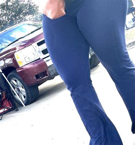 Ebony MILF With Nice Round Ass In Leggings OC Spandex Leggings Yoga Pants Forum