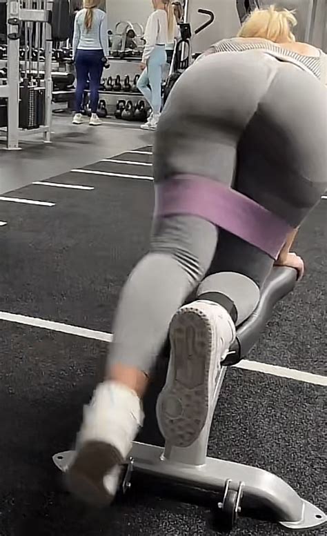 Blonde In Grey Leggings With A Phat Ass Spandex Leggings Yoga Pants Forum