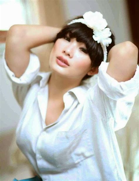 KUMPULAN FOTO CERITA ARTIS HOT Nabila Putri Athina Nabila Elmias Putri SEXY HOT BUGIL TELANJANG