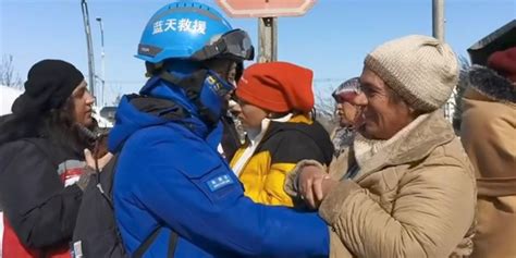 Chinese Rescue Teams Continue Efforts After Critical 72 Hour Mark 手机新浪网