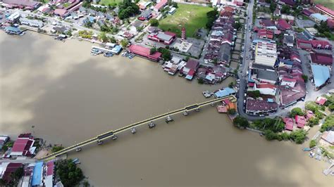 Aerial view pedestrian bridge at Kuala Kurau 8633733 Stock Video at ...