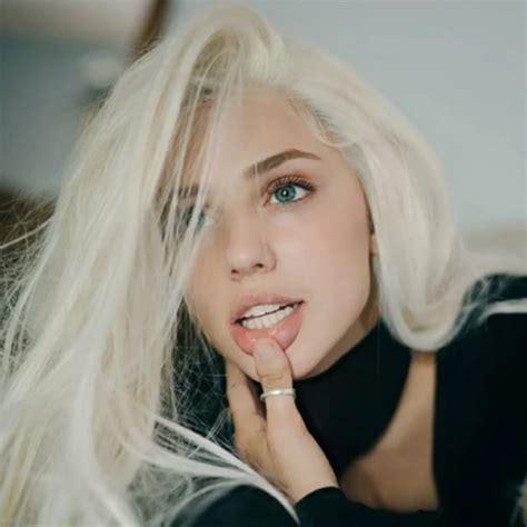 24 PLATINUM BLONDE STRAIGHT LACE FRONT NEW Lace Front Wigs Platinum Blonde Straight Lace