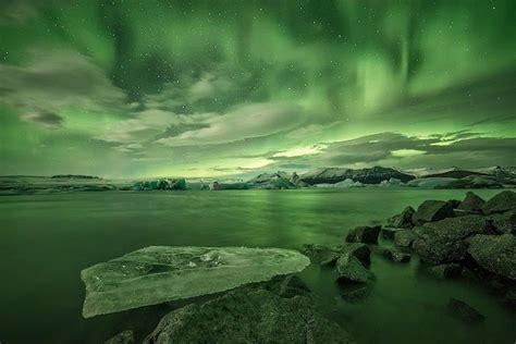 Breathtaking Landscapes Convey the Dazzling Beauty of Iceland - Snow