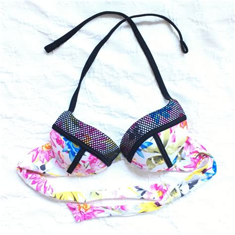 Calzedonia Bikini Neckholder Top Oberteil Cobey Wattiert Push Up Blumen print bunt schwarz weiß