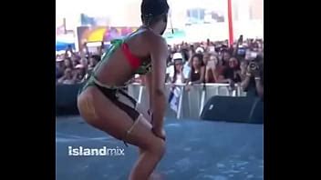 Public Booty Show XVIDEOS