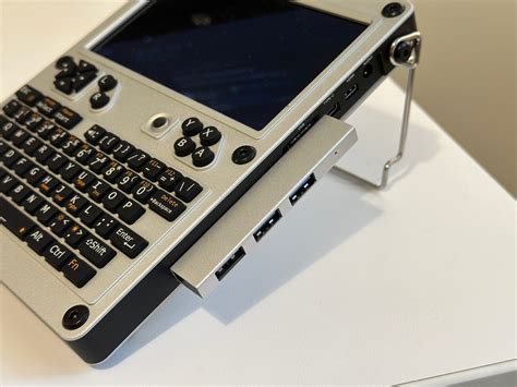 uconsole world finding     fantasy console