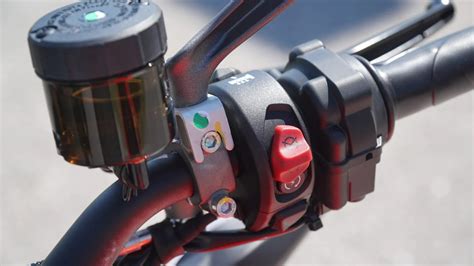 Nine Mile 2021 Ducati Streetfighter V4 S Bears Hyper Naked Thrills By The Dozen Autoevolution