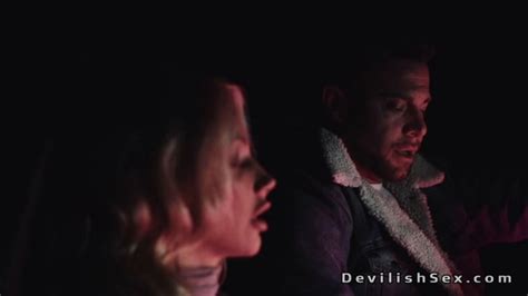 Muscular Dude Gets Blowjob Then Fucks Sexy Blonde Babe BatasParun