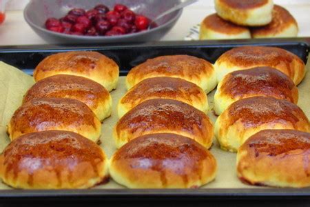 Пирожки с вишней – рецепт с фото №163229