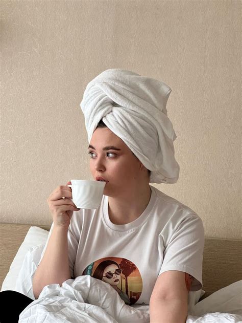 Отель, утро, кофе, полотенце, эстетика | Women, Fashion, Women's top