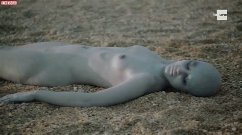 Naked Ilona Bachelier In I Lied