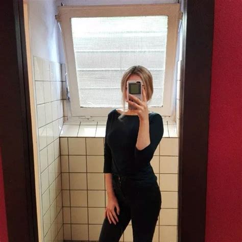 4 hot girl lai vừa giàu có xinh đẹp lại học rất giỏi Báo Dân trí