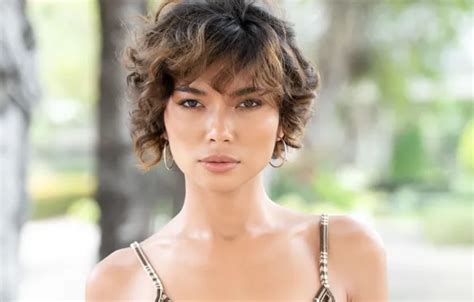 Обои hot girl short hair model awesome brunette sexy woman photoshoot posing картинки на