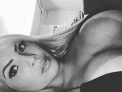 Came On The Net Giving A Very Hot Blowjob To Her Partner Sucking And Looking Seductive Very