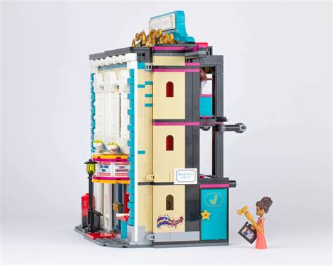 Die Pfosten sind, die Bretter aufgeschlagen: LEGO 41714 Friends Andreas ...