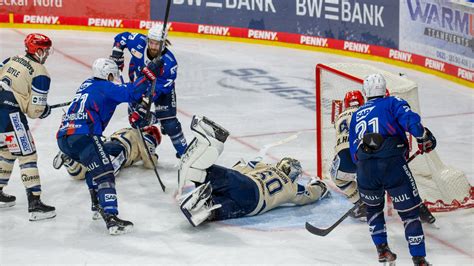 Adler Mannheim Gewinnen Zum Saison Auftakt Gegen Schwenningen Swr Sport