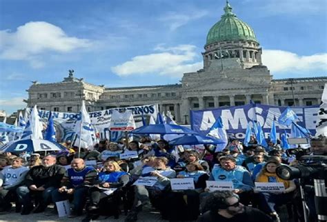 Universidades Argentinas Param Contra Arrocho Salarial E Cortes De Milei