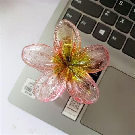 Kẹp Tóc Hoa Sứ Màu Đỏ Phối Đen Hot Trend Sang Trọng Loli phukienthoitrang Shopee Việt Nam