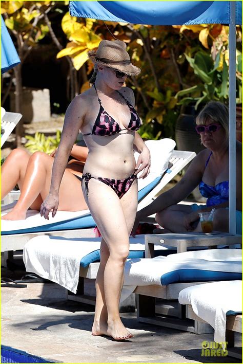 Megan Hilty Bikini Cuddling In Hawaii Photo Bikini Megan Hilty Shirtless Photos