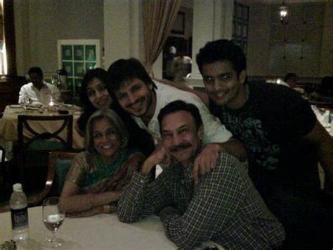 Vivek Oberoi Facebook Family Pictures