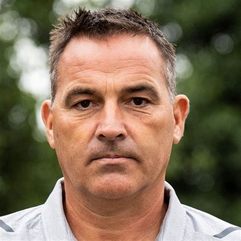 Foot amateur Hamoir Warnant le coup franc sur une ligne du rectangle qui fait débat RTBF