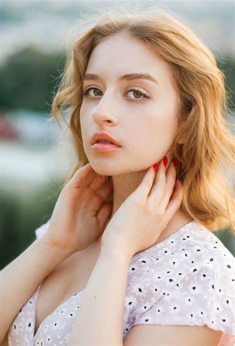 Close Up Portrait Of A Stylish Short Haired Blonde At Sunset Stock Photo Image Of Outdoor