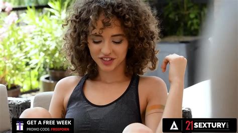 Sextury La Jolie Latina Geisha Kyd Se Fait Couvrir De Jolis Pieds De Sperme Apr S Une Baise