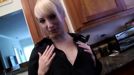 Blonde Lassie Ashley Presents How To Correctly Use A Dildo