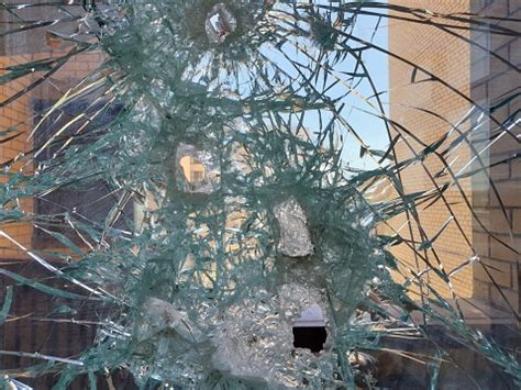 pecahan kaca retakan  kaca kaca pecah  dekat foto stok