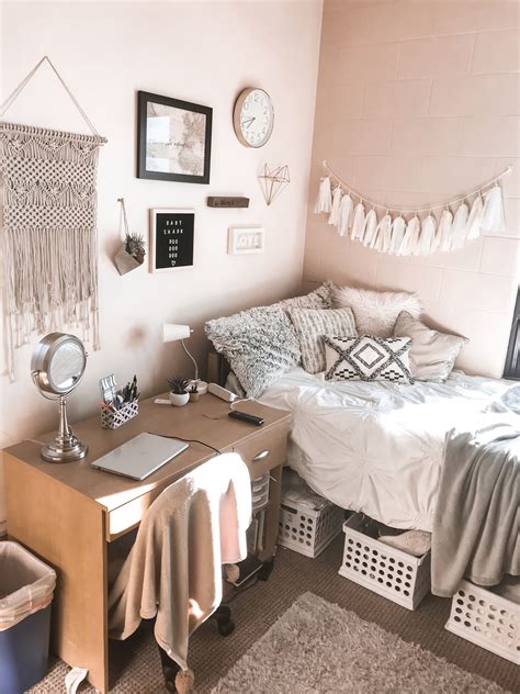 Pin By Kaitlyn Walraven On Room Ideas College Bedroom Decor Dorm