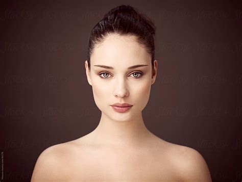 Portrait Of A Beautiful Brunette Del Colaborador De Stocksy Mosuno Stocksy