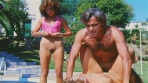 Hélène Shirley nude pics page 4