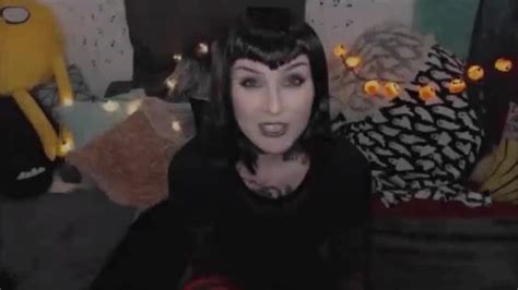 My First Time Using A Dildo Live On Webcam CamStreams Tv