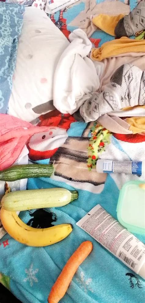 Amateur Vrouw Vingert Haar Kutje Tot Een Orgasme Sexy Moeder Maakt Ontbijt Harig Poesje Grote