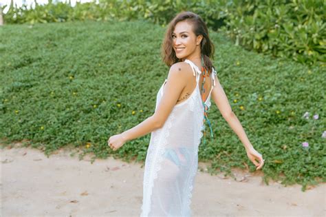 Ph Ng Mai M C Bikini T O D Ng Sexy Trong K Ngh Resort Sao L Ng C