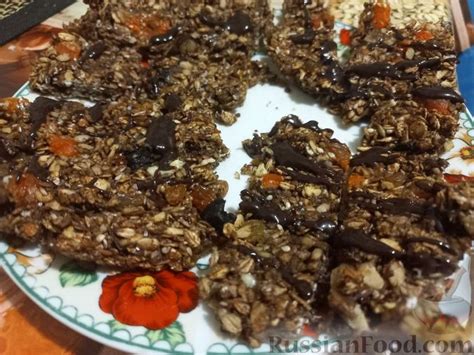 Рецепт: Овсяные батончики с сухофруктами, бананом, шоколадом и кофе на ...