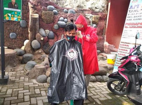 Pang Ling Aplikasi Layanan Cukur Rambut Berbasis Online