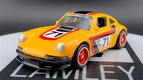 Машинка Premium Hot Wheels 71 Porsche 911 Exotic Envy 1 64 HKC80 Yellow купити в інтернет