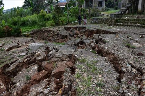 Bsi Maslahat Dan Bsi Beri Bantuan Ke Warga Terdampak Bencana Tanah