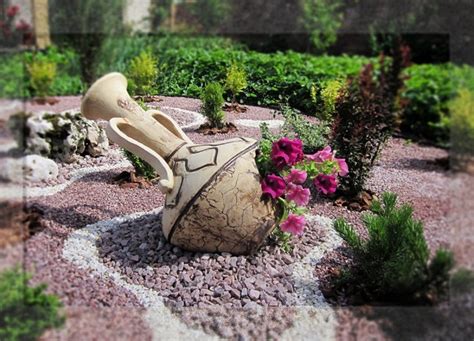 Красивое оформление клумб с помощью кувшина: 45 лучших идей | Живу за ...