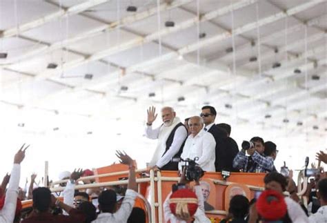 Pm Modi Gujarat Visit Highlights पीएम मोदी ने गुजरात को दी करोड़ों की सौगात मेहसाणा में किया