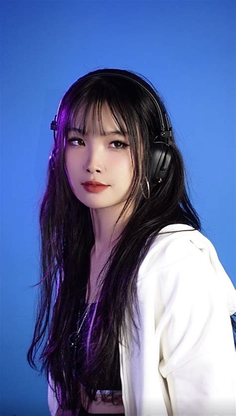 Hình ảnh đời thường cá tính của Hot girl làng Wushu