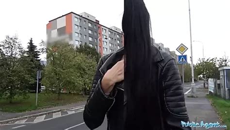 Public Agent Amateur Milf Met Gigantische Grote Tieten Gespot Buitenshuis In Het Wild En