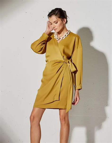 Модные платья с запахом 2024/2025: как носить платье-халат? 100 ...