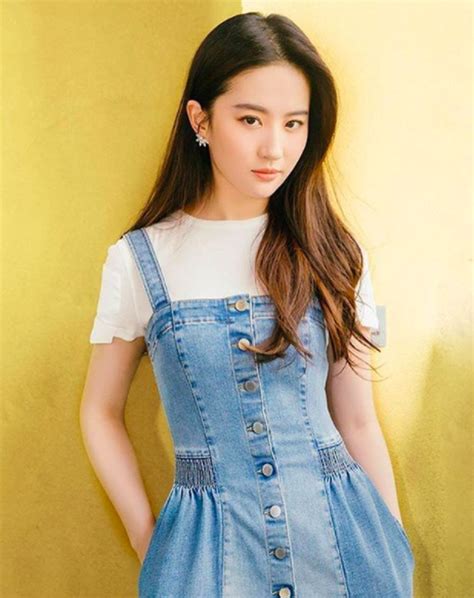 Melongok Instagram Si Cantik Calon Pemeran Mulan