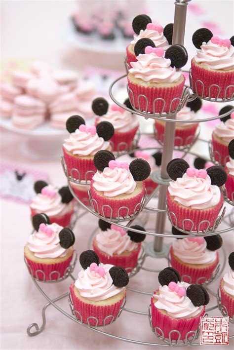 30 X Minnie Mouse Disney Cupcake Toppers Edible Wafer