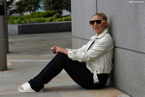 Apollonia Llewellyn Apollonia Barbi Barbipage Apolloniallewellyn Apolloniabarbi Nude