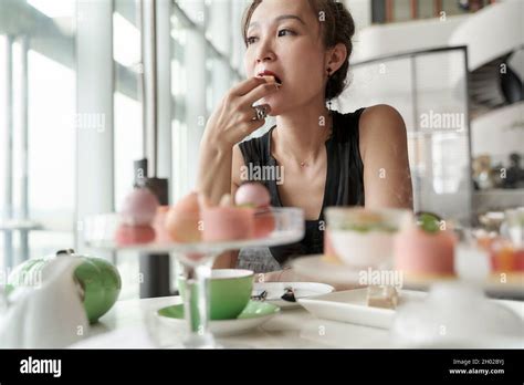 Beautiful Mature Asian Woman Hi Res Stock Photography And Images Alamy