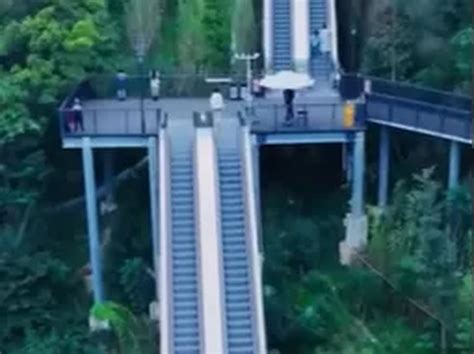 China Builds Giant Escalator As An Alternative For Mountain Climbers