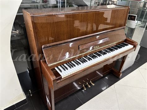 Купить пианино Petrof. Модель "Концертино".